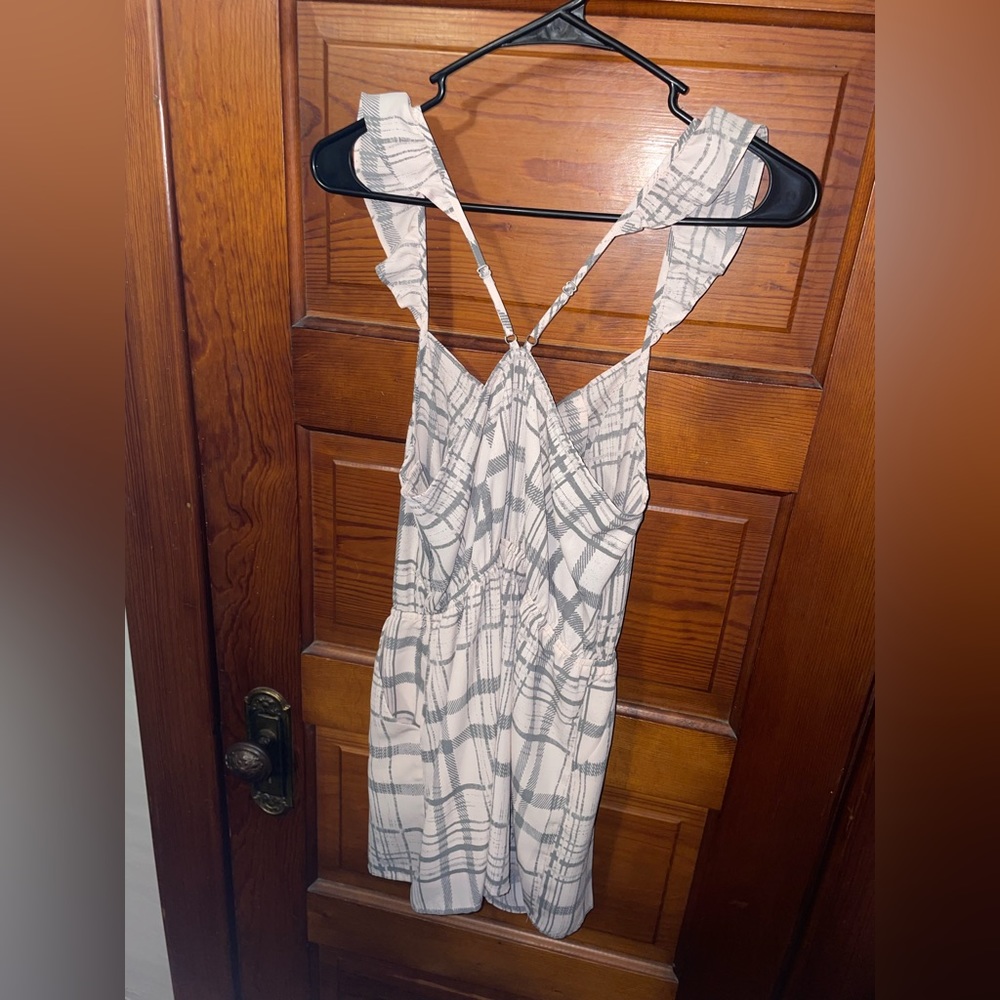 Sold to Elizabeth//
NWOT Avec Le Filles Pink romper - Picture 2 of 4